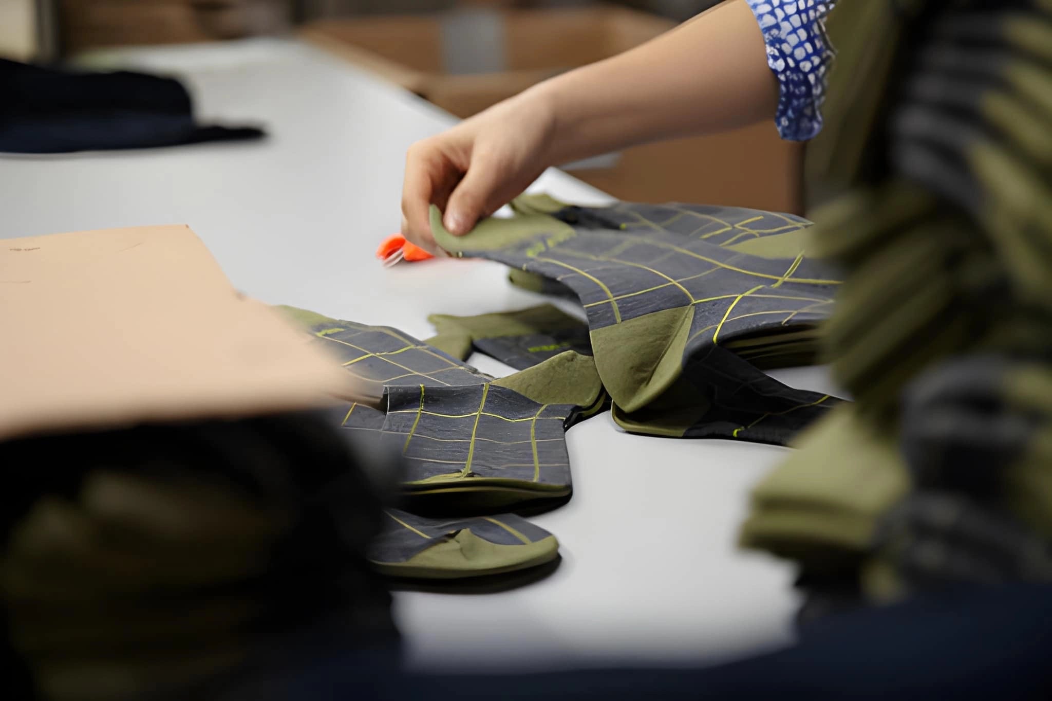 MMS specialized quality management and international clothing shipping logistics.